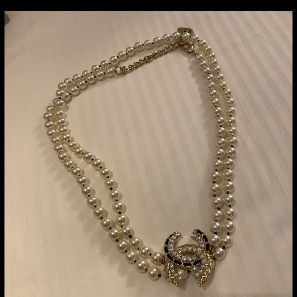 Collectible authentic Pearls long  authentic  Chanel  Necklace, brand new! - Picture 6 of 17